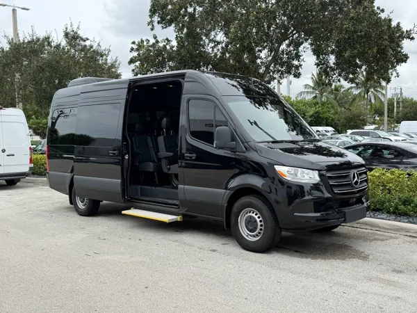 Mercedes Sprinter, side view